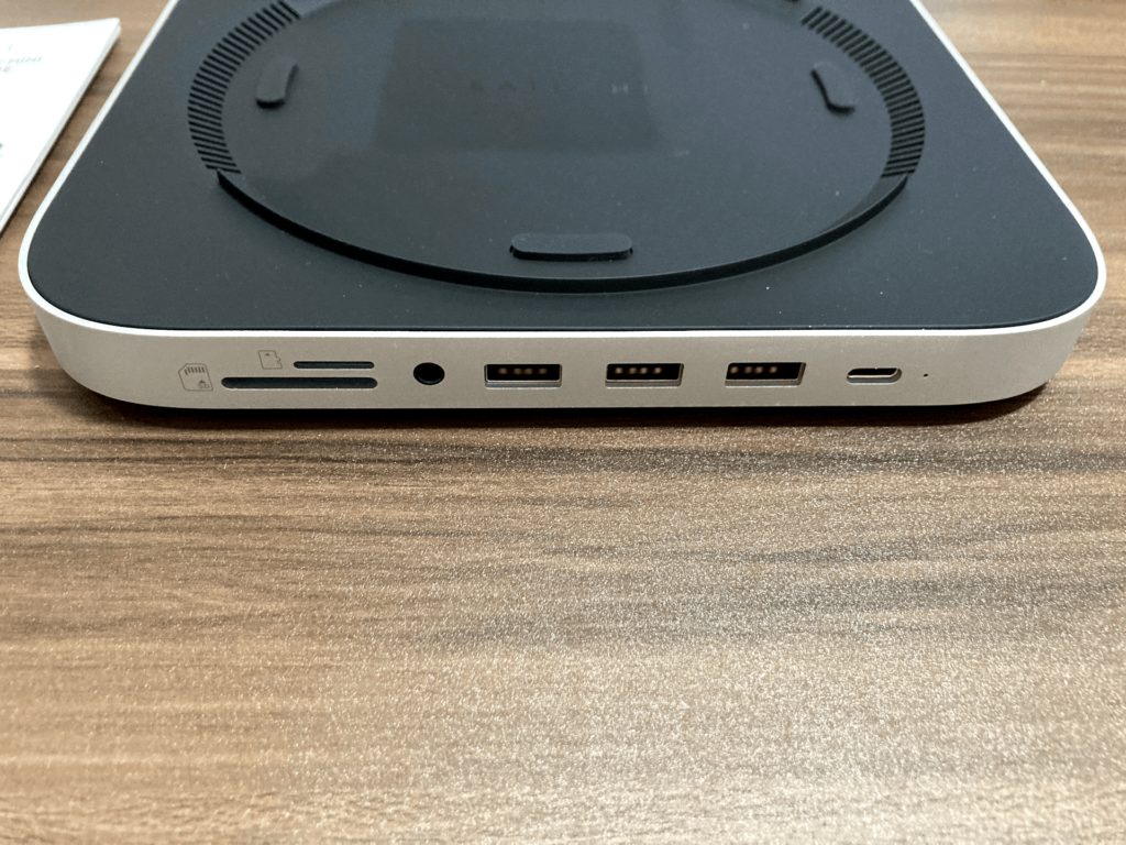 Satechi Mac mini Hub ポート表側