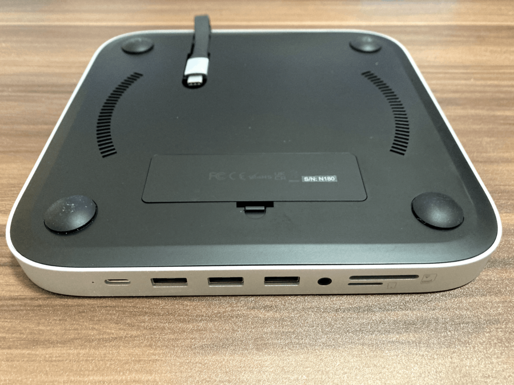 Satechi Mac mini Hub ポート裏側