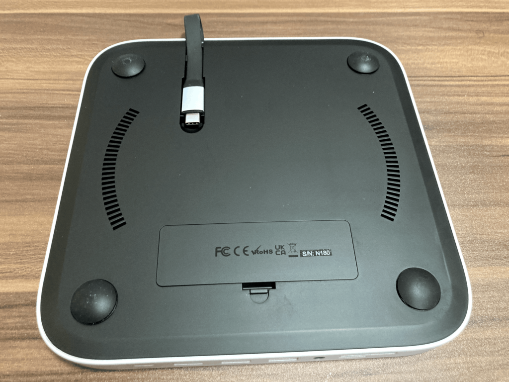 Satechi Mac mini Hub 外観裏面